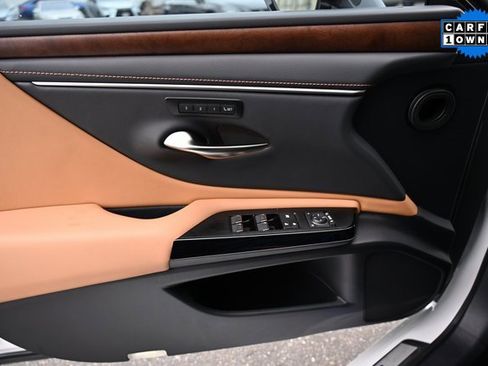 Used 2025 Lexus ES 300h w/ Premium Package image 18