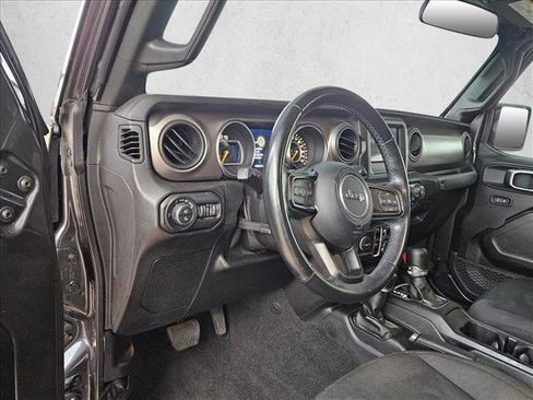 Used 2021 Jeep Gladiator Sport image 9