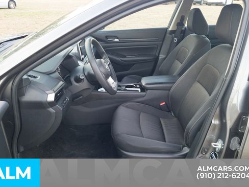 Used 2024 Nissan Altima 2.5 SV image 7