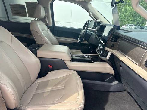 Used 2024 Ford Expedition Limited RWD image 36