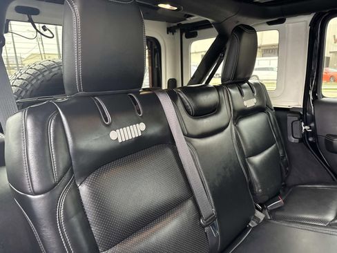Used 2021 Jeep Wrangler Unlimited Sahara AWD/4WD image 9