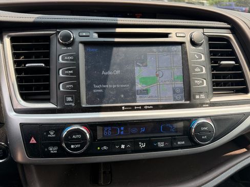 Used 2018 Toyota Highlander Limited AWD/4WD image 28