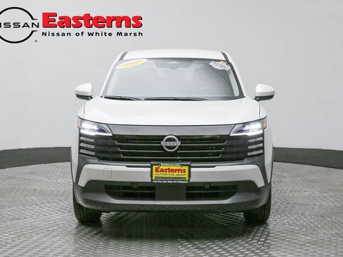 Used 2025 Nissan Kicks SV image 2