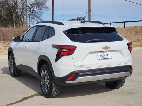 New 2026 Chevrolet Trax LT w/ Driver Confidence Package FWD image 6