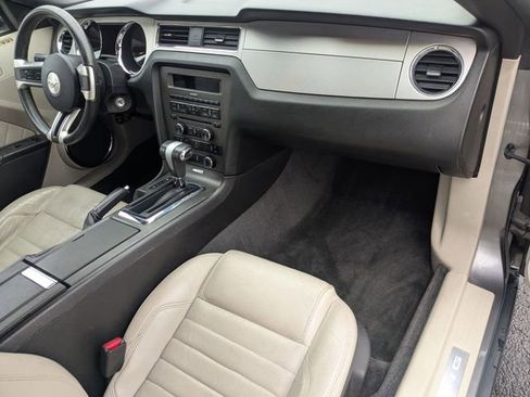 Used 2010 Ford Mustang Convertible image 18