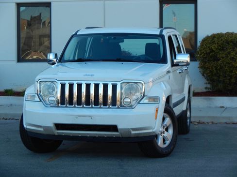 Used 2009 Jeep Liberty Sport w/ Skid Plate Group image 3