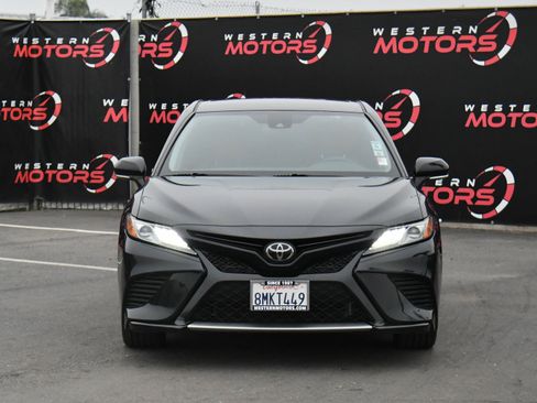 Used 2019 Toyota Camry XSE image 2