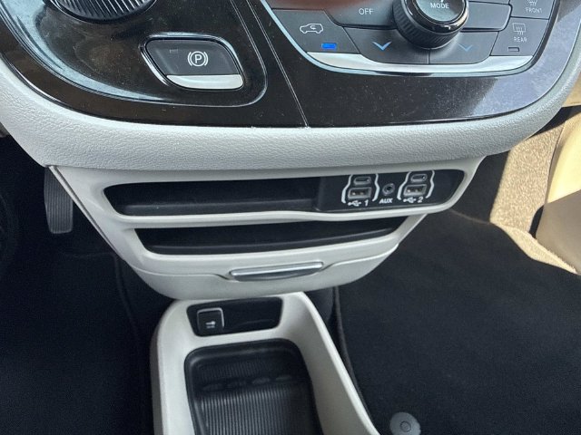 Used 2023 Chrysler Voyager LX FWD image 25