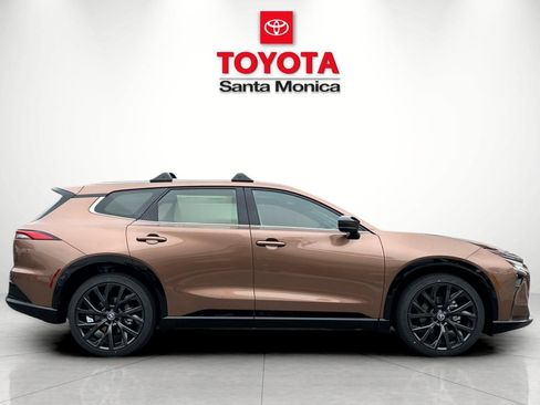 New 2025 Toyota Crown Signia image 2