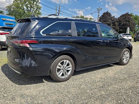 Used 2024 Toyota Sienna Limited AWD/4WD image 8
