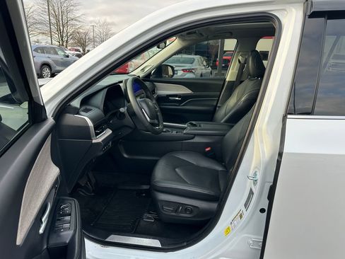 Used 2024 Toyota Grand Highlander Limited image 13