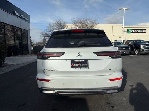 New 2026 Mitsubishi Outlander SE image 6