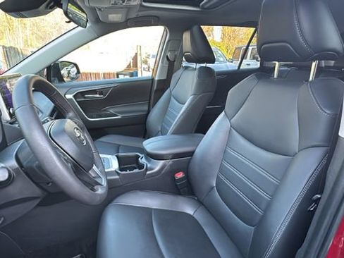 Used 2023 Toyota RAV4 XLE Premium image 30