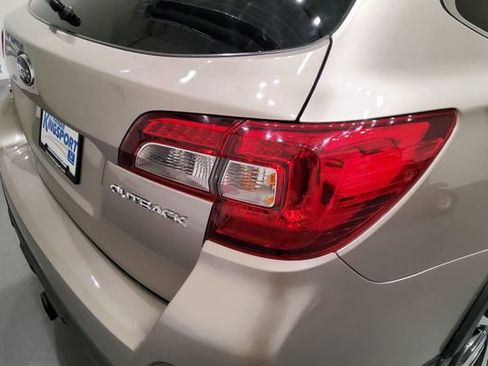 Used 2018 Subaru Outback 2.5i Limited AWD/4WD image 10