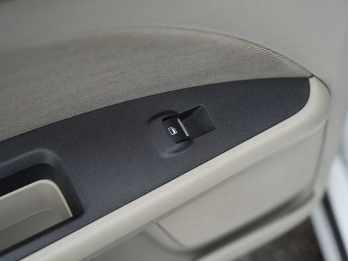 Used 2018 Ford Fusion SE FWD image 27