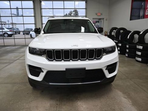 Used 2023 Jeep Grand Cherokee Laredo w/ Luxury Tech Group I image 2