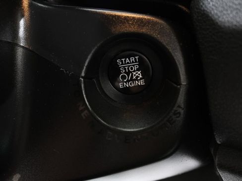 Used 2018 Jeep Renegade Latitude FWD image 26