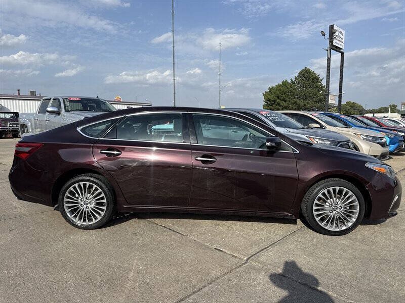 Used 2016 Toyota Avalon Limited w/ Toyota Safety Sense Package FWD image 9