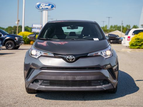 Used 2018 Toyota C-HR XLE FWD image 3