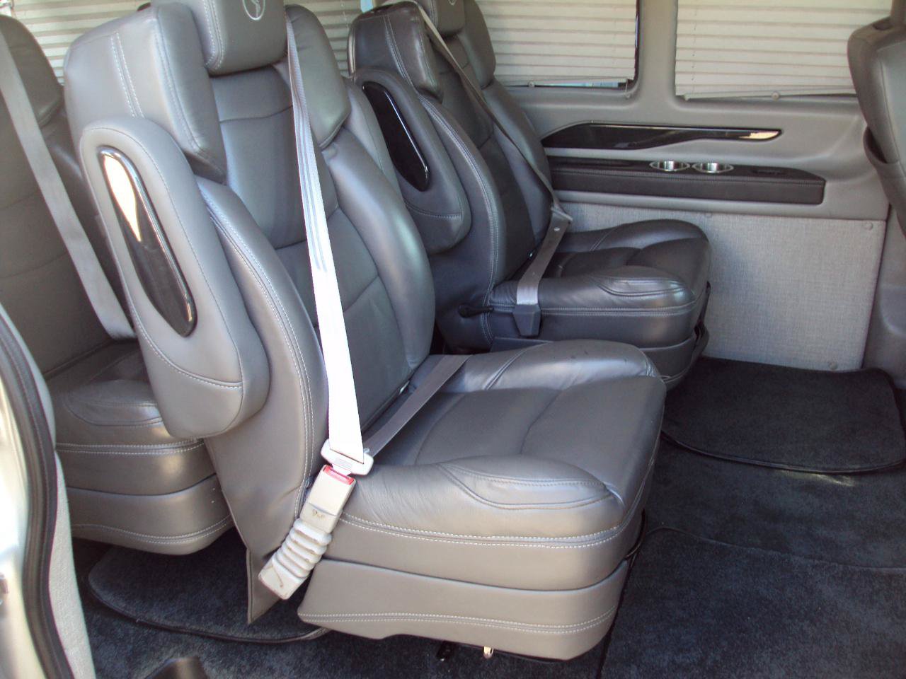 Used 2023 Chevrolet Express 2500 Extended RWD image 16