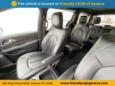 New 2026 Chrysler Pacifica Select image 11