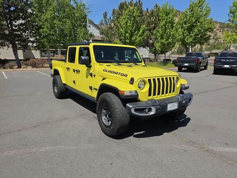 Used 2023 Jeep Gladiator Sport AWD/4WD image 7