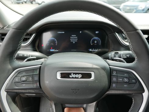 Used 2023 Jeep Grand Cherokee L Limited AWD/4WD image 25