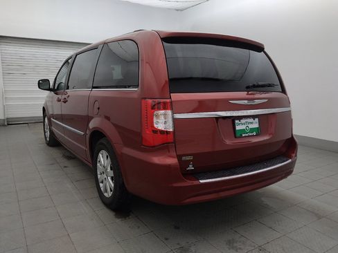 Used 2016 Chrysler Town & Country Touring FWD image 5