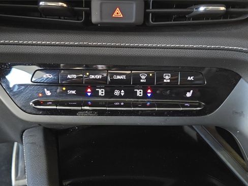 Used 2022 Buick Envision Essence w/ Sport Touring Package image 20