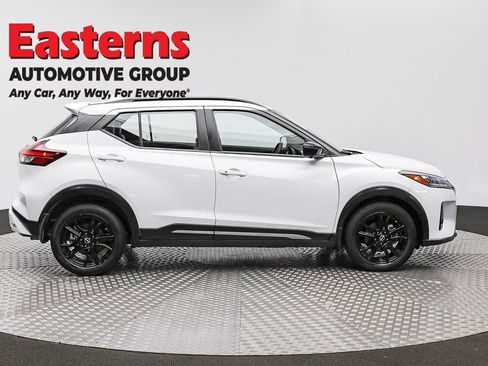 Used 2023 Nissan Kicks SR w/ SR Premium Package FWD image 4