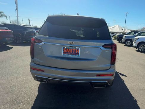 Used 2025 Cadillac XT6 Premium Luxury image 6