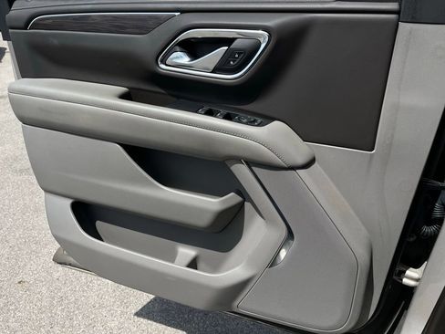 Used 2023 Chevrolet Suburban LS RWD image 23
