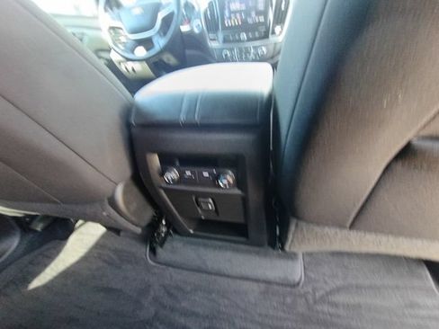 Used 2023 Chevrolet Traverse LT FWD image 20