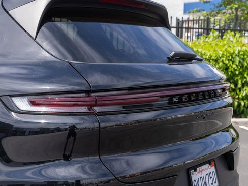 Used 2024 Porsche Cayenne image 6