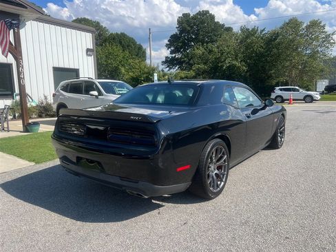 Used 2016 Dodge Challenger SRT w/ Technology Group RWD image 5