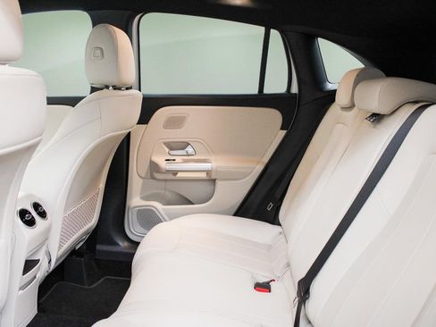 Used 2025 Mercedes-Benz GLA 250 4MATIC image 26