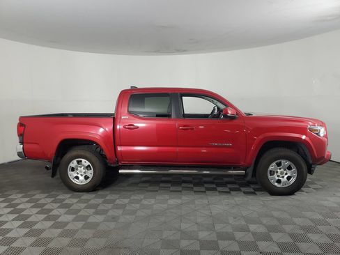 Used 2018 Toyota Tacoma SR5 RWD image 3