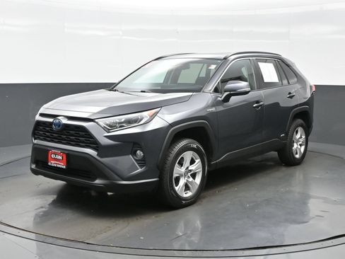 Used 2021 Toyota RAV4 XLE w/ Convenience Package AWD/4WD image 2