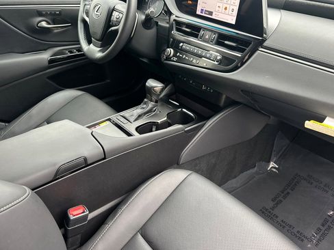 Certified 2024 Lexus ES 350 w/ Premium Package image 18