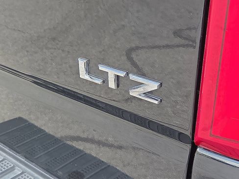 Used 2024 Chevrolet Silverado 1500 LTZ w/ LTZ Premium Package AWD/4WD image 16