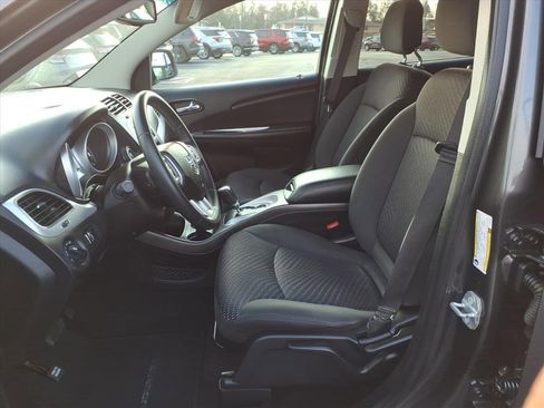 Used 2017 Dodge Journey SE w/ Flexible Seating Group image 13
