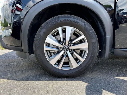 Used 2024 Nissan Pathfinder SL FWD image 2