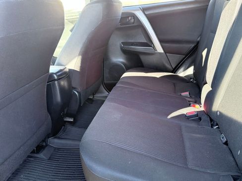 Used 2018 Toyota RAV4 LE image 13