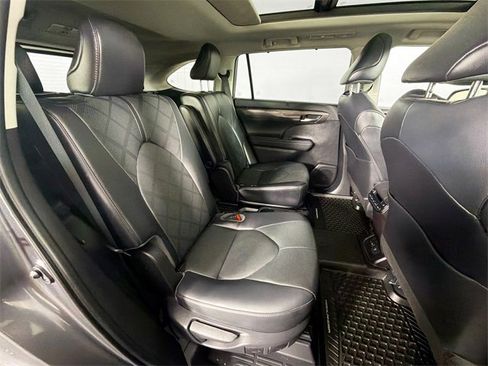 Used 2022 Toyota Highlander Platinum image 34