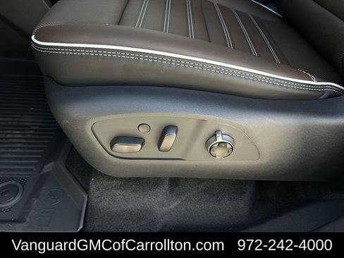 New 2026 GMC Acadia Denali Ultimate w/ LPO, Floor Liner Package AWD/4WD image 24