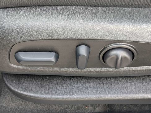 Used 2024 Chevrolet Equinox LT FWD image 23