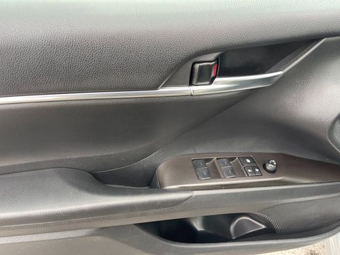 Used 2024 Toyota Camry SE FWD image 12
