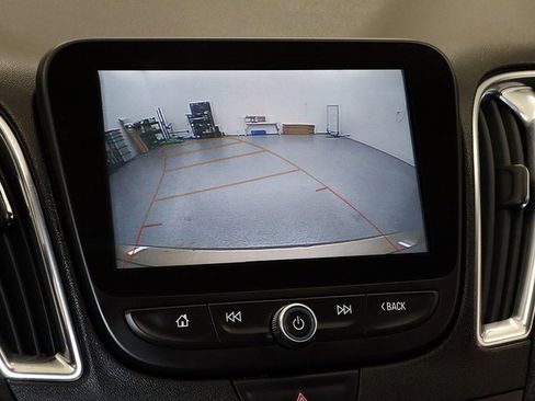 Used 2018 Chevrolet Malibu LT image 19