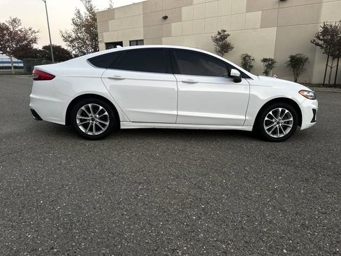 Used 2020 Ford Fusion SE image 3