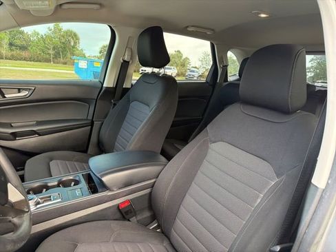 Used 2023 Ford Edge SE w/ Black Appearance Package image 9